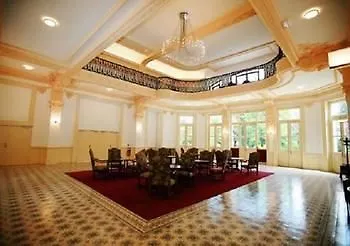Terres De France - Appart'Hotel Le Splendid Альвар 3*,
