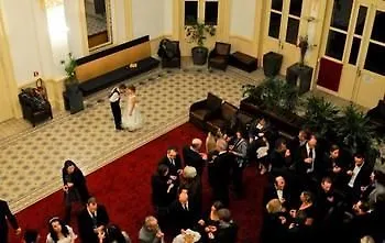 Terres De France - Appart'Hotel Le Splendid Альвар 3*,  Франция